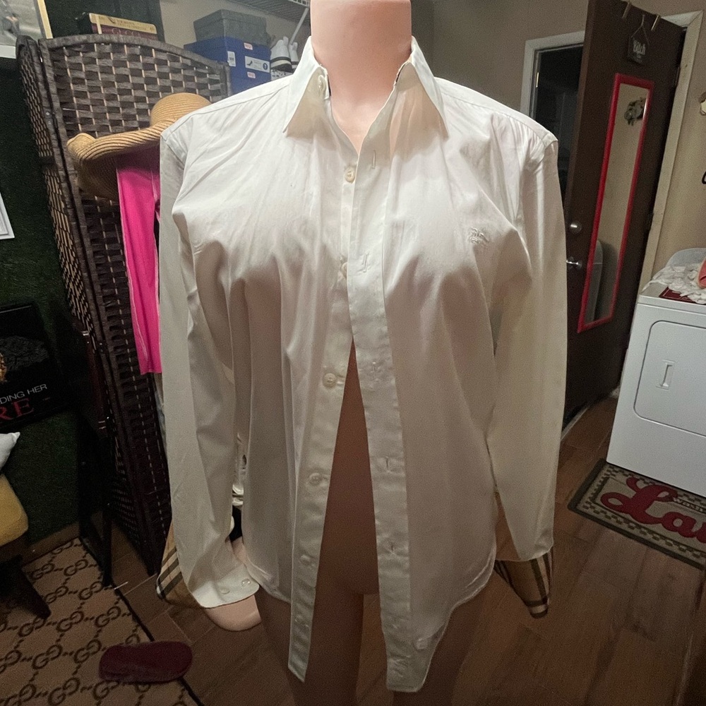 Burberry shirt worn twice no stains all white - Picture 3 of 3